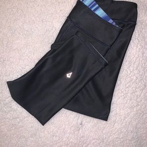 Kids 16/women’s sm ivivvia reversible Capri’s